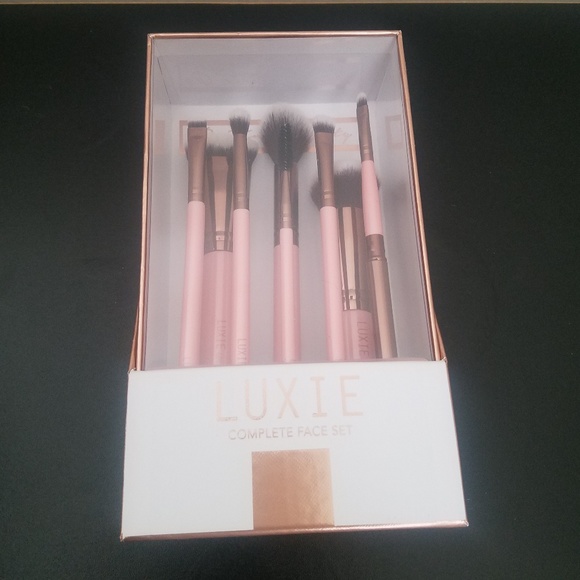 Luxie Other - Luxie brush set eight makeup brushes